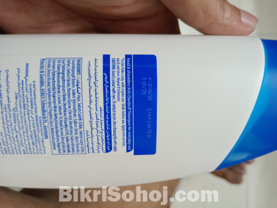 Head and Shoulders anti-dandruff shampoo extra volume